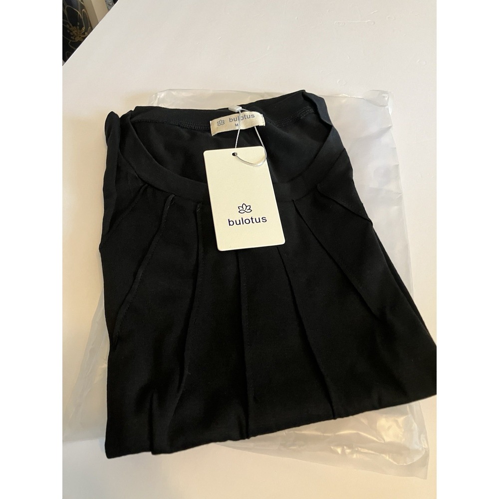 NEW Bulotus Women's Petal Sleeve Crewneck Pleated Top Size Medium Black C490